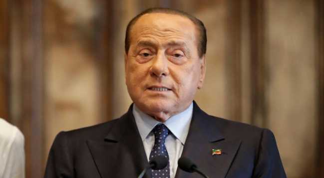 Silvio Berlusconi Vermögen; Größe, Eltern, Ehefrau, Kinder, Alter Silvio Berlusconi Vermögen; Größe, Eltern, Ehefrau, Kinder, Alter